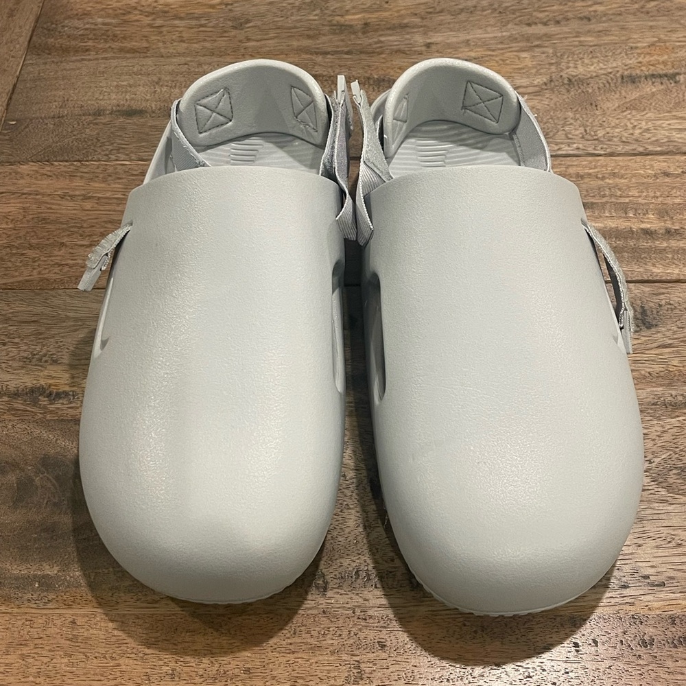 Men’s Nike Calm Mules in Gray
